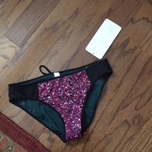 Lululemon swim bottom NWT